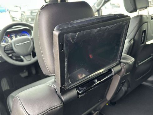 New 2026 Chrysler Pacifica Select image 8