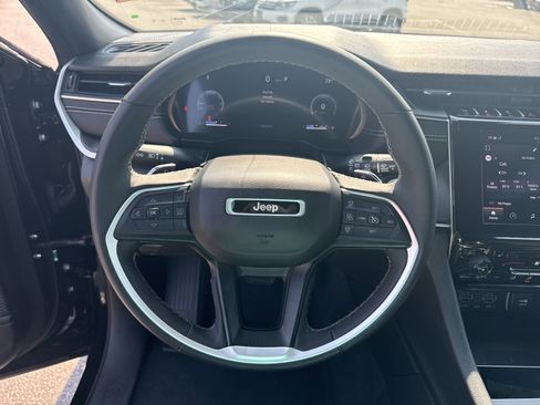Used 2024 Jeep Grand Cherokee L Laredo image 27