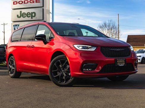 New 2026 Chrysler Pacifica Select w/ S Appearance Package AWD/4WD image 1