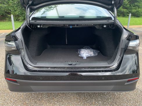 New 2026 Nissan Sentra SL w/ Floor Mat Package FWD image 5