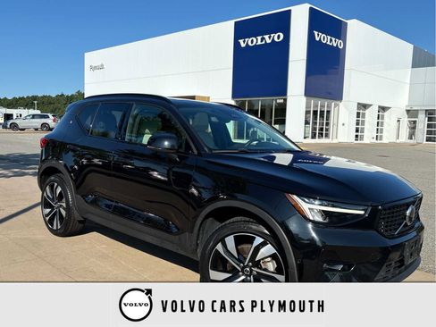 Used 2023 Volvo XC40 B5 Plus w/ Protection Package Premier AWD/4WD image 1