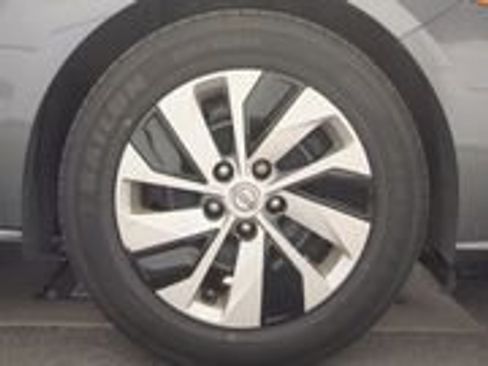 Used 2024 Nissan Altima 2.5 S FWD image 9