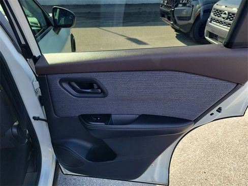 Used 2021 Nissan Rogue S image 31