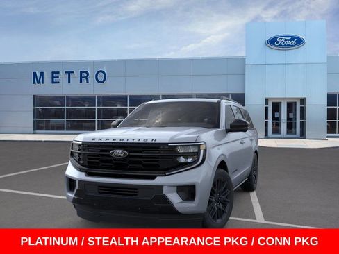 New 2026 Ford Expedition Platinum image 3