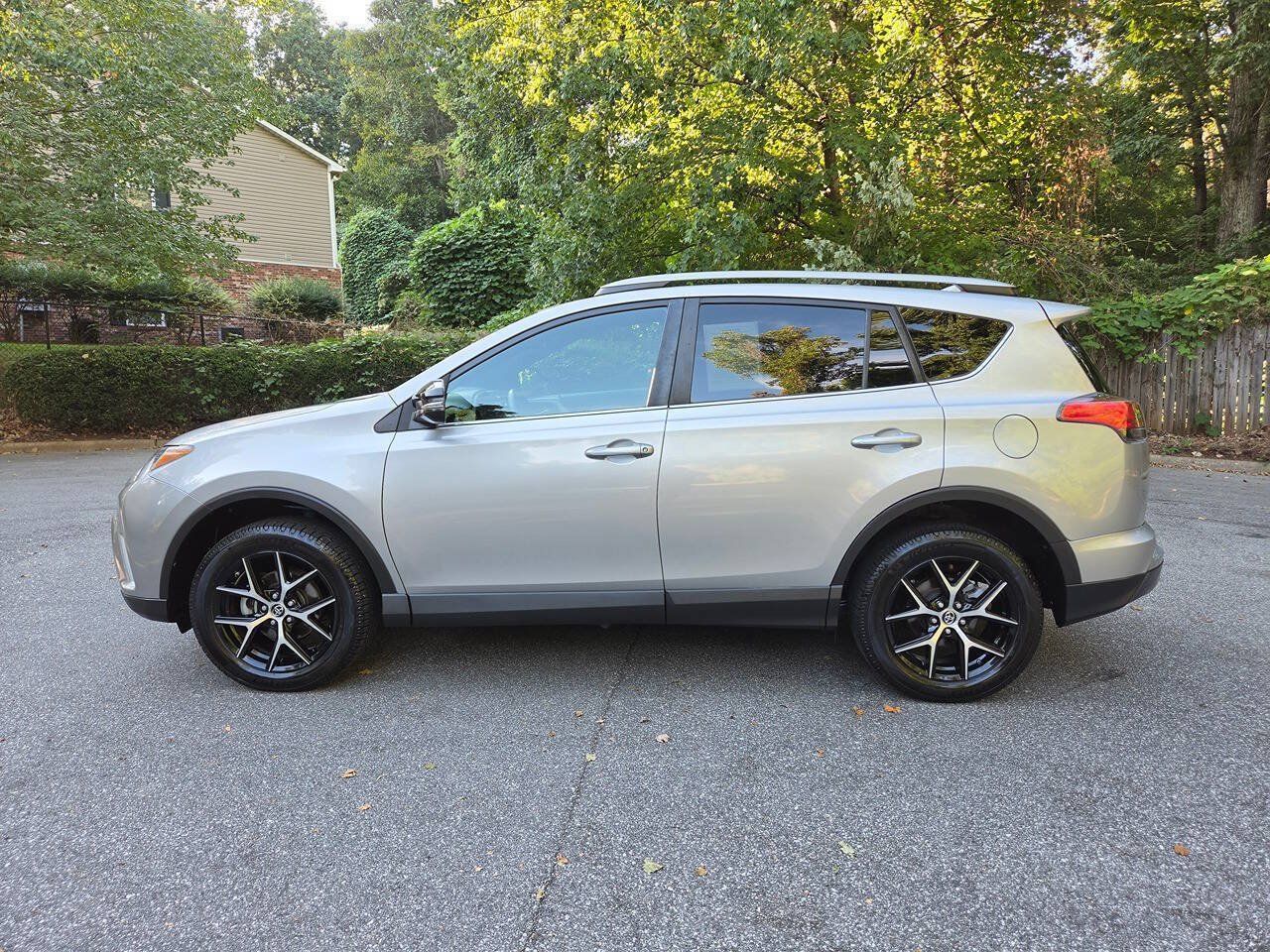 Used 2017 Toyota RAV4 SE AWD/4WD image 2