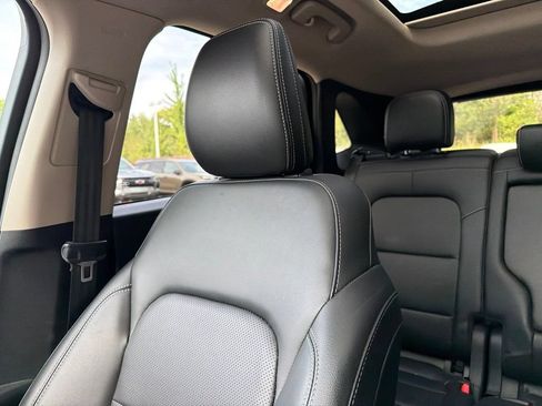 Used 2020 Ford Escape SEL FWD image 11