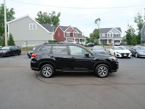 Used 2020 Subaru Forester Premium AWD/4WD image 8