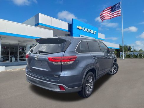 Used 2018 Toyota Highlander XLE image 8