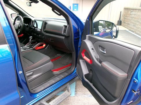 Used 2024 Nissan Frontier PRO-4X w/ Off-Road Protection Package image 11