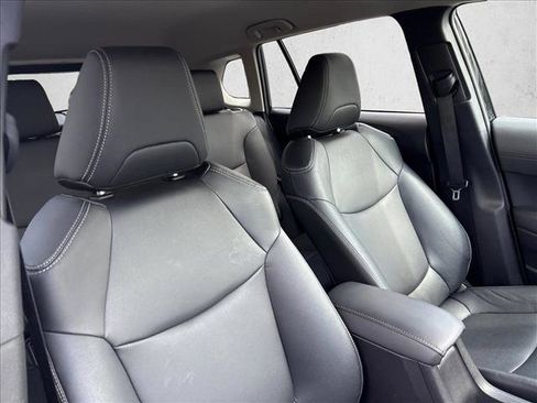 Certified 2026 Toyota Corolla Cross XLE FWD image 28