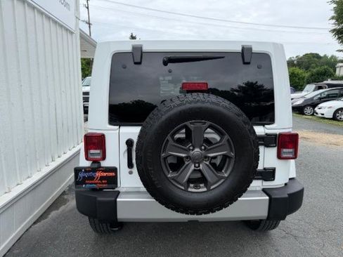 Used 2016 Jeep Wrangler Unlimited Sahara w/ Connectivity Group AWD/4WD image 4