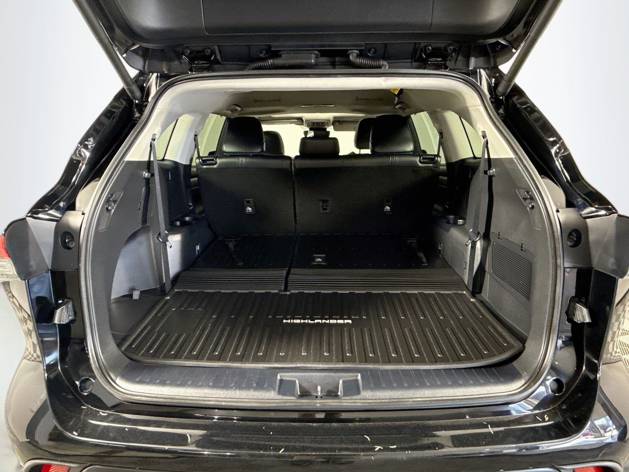 Used 2024 Toyota Highlander XLE AWD/4WD image 27