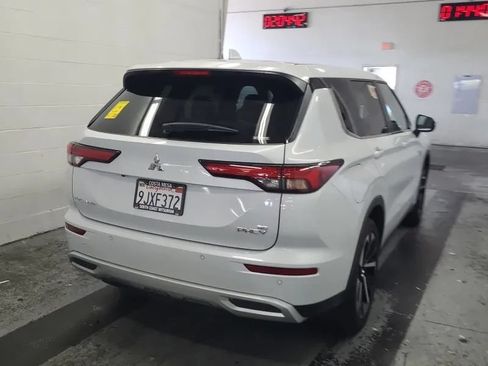 Used 2024 Mitsubishi Outlander 4WD Plug-In Hybrid image 2