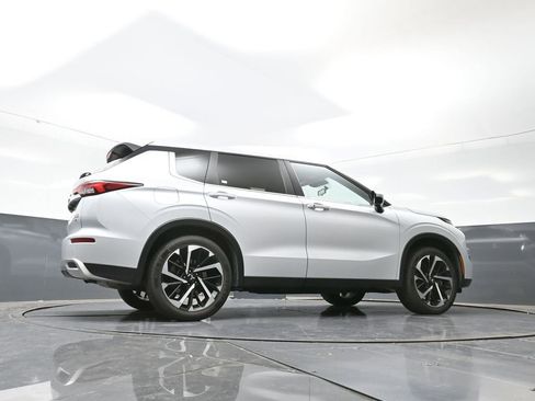 Used 2024 Mitsubishi Outlander SE image 50