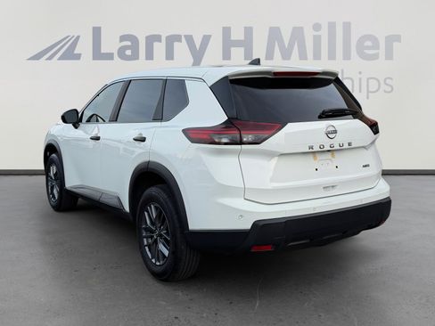 Used 2025 Nissan Rogue S image 3