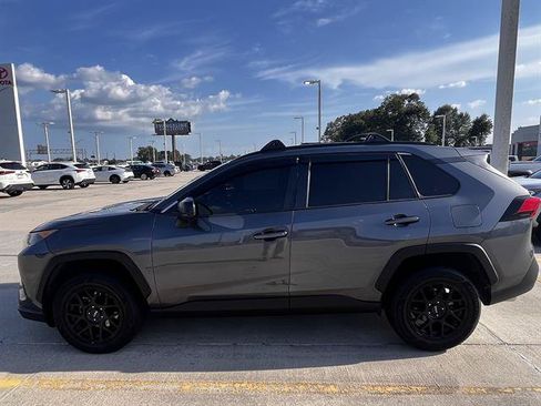 Used 2019 Toyota RAV4 LE FWD image 6