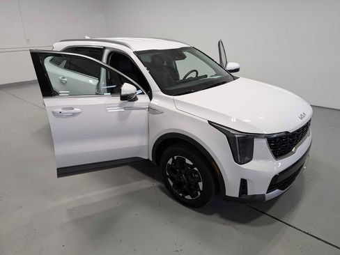 Used 2025 Kia Sorento S AWD/4WD image 16