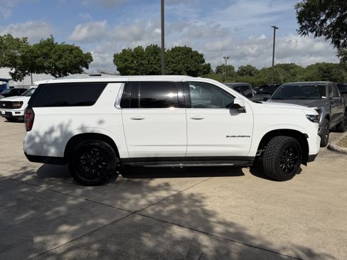 Used 2021 Chevrolet Suburban LT RWD image 5