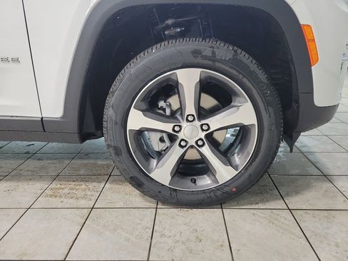 New 2025 Jeep Grand Cherokee Limited AWD/4WD image 35