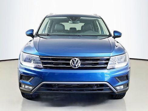 Used 2020 Volkswagen Tiguan SEL FWD image 2