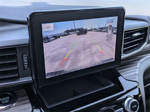 Used 2023 Ford Explorer Limited image 23