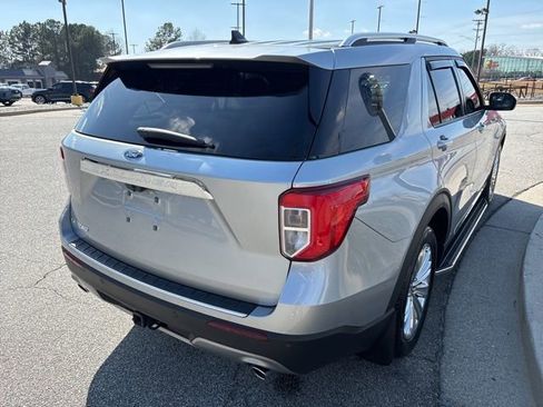 Certified 2022 Ford Explorer Limited w/ Equipment Group 301A image 8