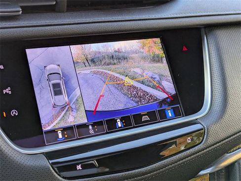 Certified 2022 Cadillac XT5 Sportv w/ Technology Package image 16