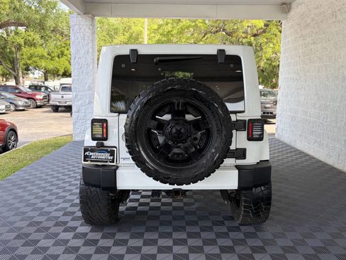 Used 2012 Jeep Wrangler Unlimited Sahara image 5