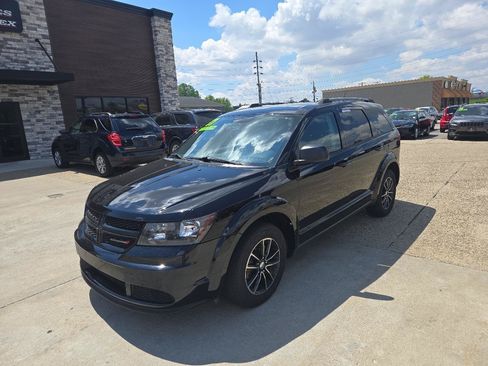 Used 2017 Dodge Journey SE w/ Flexible Seating Group FWD image 2