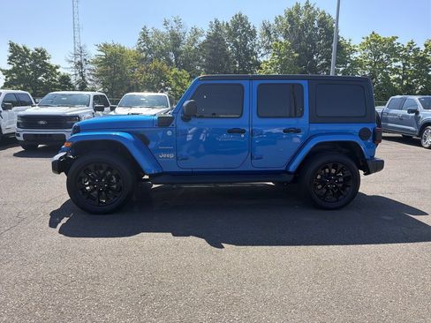 Used 2023 Jeep Wrangler Unlimited Sahara w/ Cold Weather Group AWD/4WD image 3
