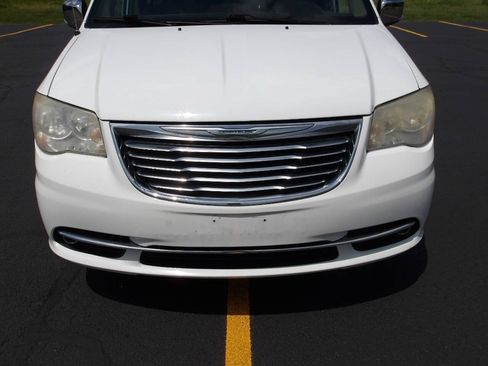 Used 2014 Chrysler Town & Country Touring-L w/ Trailer Tow Group FWD image 32