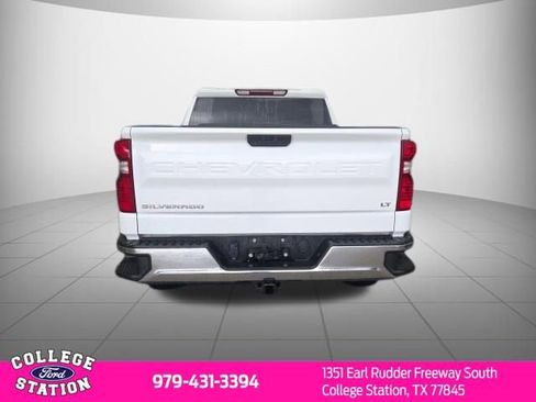 Used 2022 Chevrolet Silverado 1500 LT AWD/4WD image 5