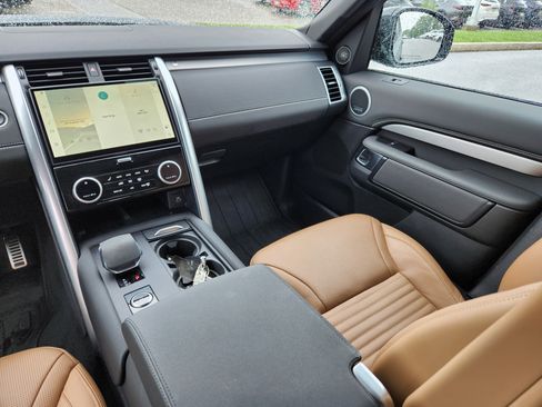 Used 2024 Land Rover Discovery Dynamic SE AWD/4WD image 42