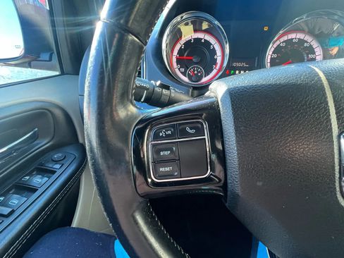 Used 2019 Dodge Grand Caravan SXT image 15