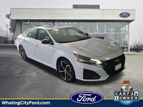 Used 2024 Nissan Altima 2.5 SR w/ SR Premium Package FWD image 1