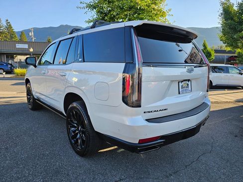 Used 2021 Cadillac Escalade Sport w/ Driver Assist Tech Package AWD/4WD image 6