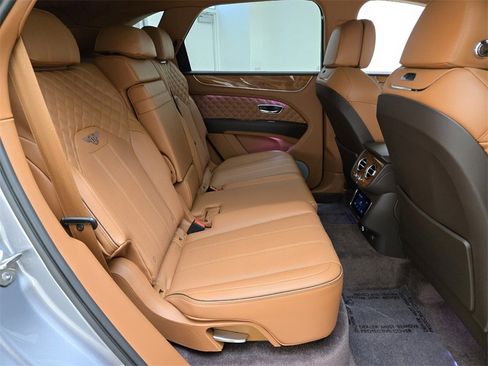 Certified 2022 Bentley Bentayga V8 image 26