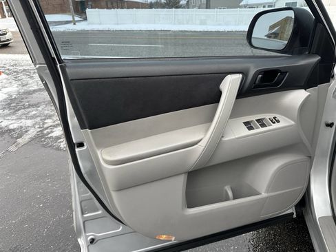 Used 2013 Toyota Highlander FWD image 22