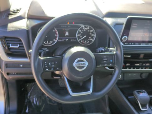 Used 2021 Nissan Rogue SV image 16