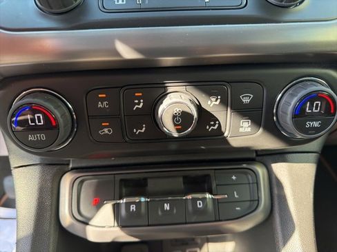 Used 2023 GMC Acadia AT4 image 17