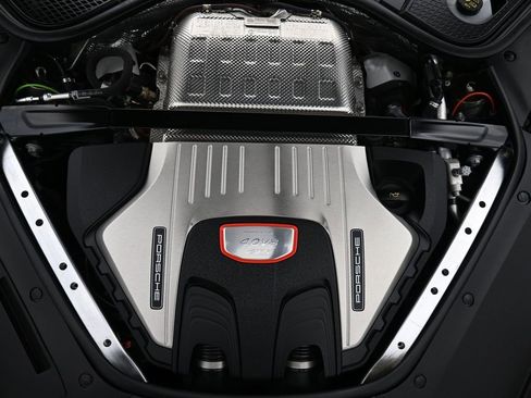 Used 2021 Porsche Panamera GTS w/ Premium Package image 28