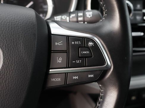 Used 2021 Toyota Highlander XLE image 29