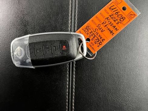 Used 2025 Nissan Pathfinder SV FWD image 56