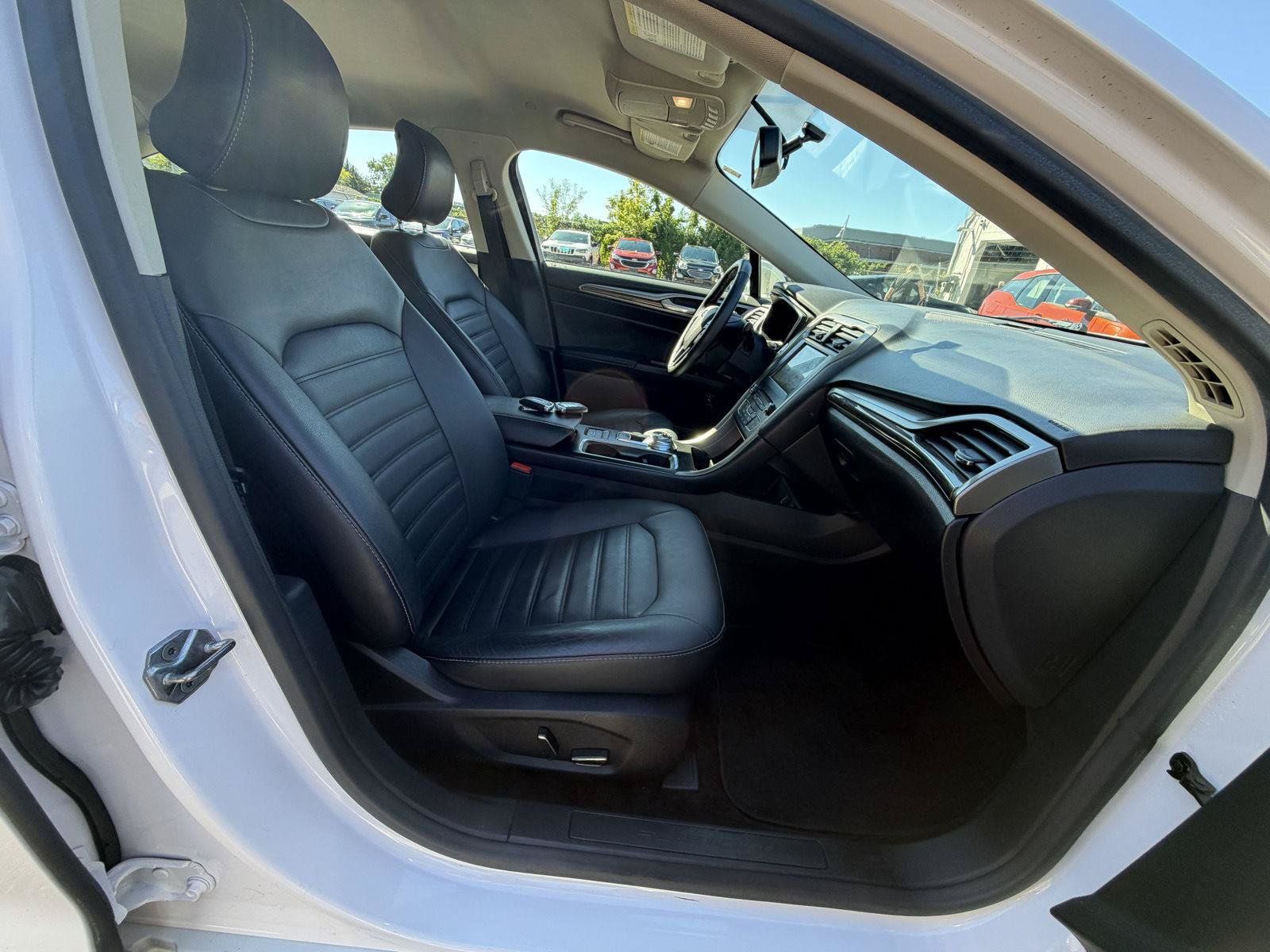 Used 2017 Ford Fusion Energi SE FWD image 27