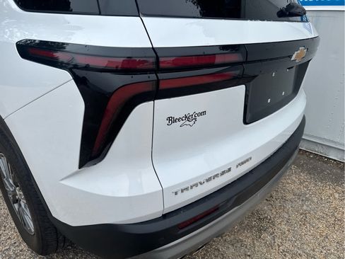 Used 2024 Chevrolet Traverse LT w/ Trailering Package AWD/4WD image 18