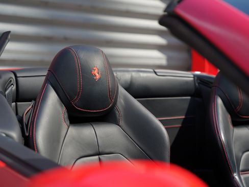 Used 2016 Ferrari California T image 9