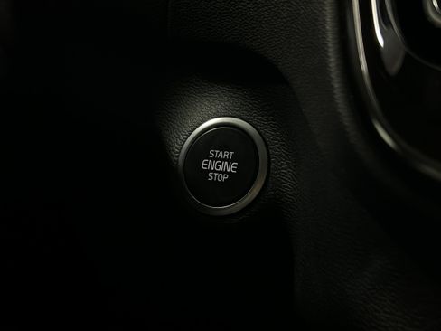 Used 2023 Volvo XC40 B5 Plus AWD/4WD image 12