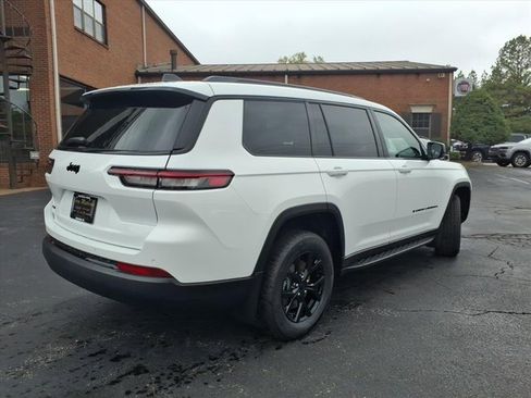 New 2025 Jeep Grand Cherokee L Altitude image 3