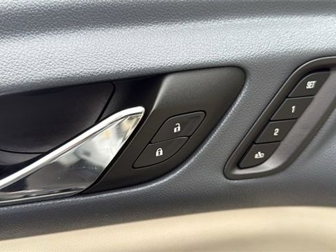 Used 2022 GMC Acadia Denali w/ Denali Technology Package image 11