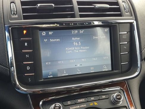 Used 2019 Lincoln Continental Premiere image 21